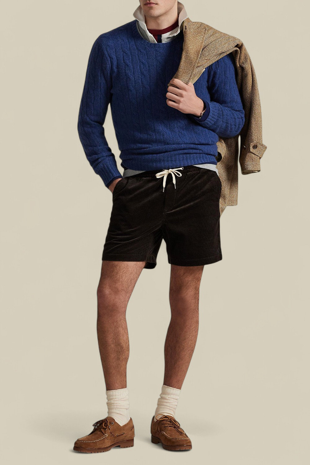 תמונת כל הלוק של מכנסיים קצרים